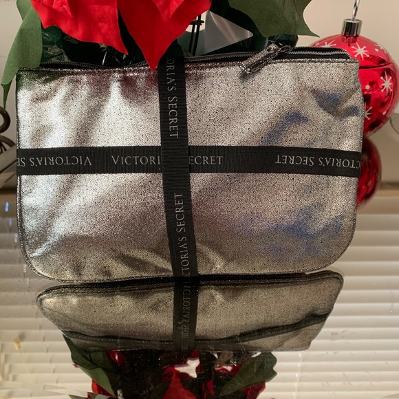 Victoria secret set of 3 cosmetics bags NWT - Picture 5 of 8